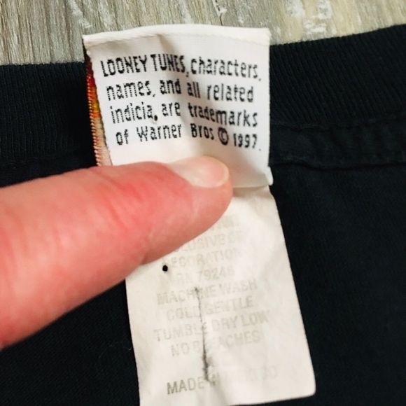 Original 1997 Taz Channel Surfing Shirt 1990’s 90s Looney Tunes Bugs Bunny Large - Picture 4 of 7